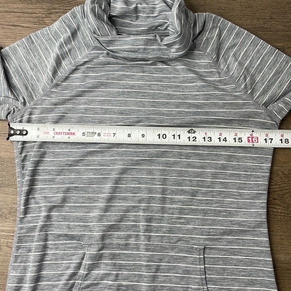 GAP GapFit Women’s Long Sleeve Grey and White Turtleneck Shirt, size small - Picture 7 of 10